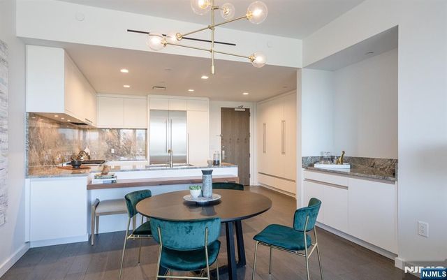 320 Adolphus Avenue 404, Cliffside Park, NJ 07010