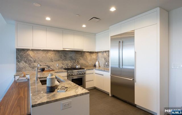 320 Adolphus Avenue 404, Cliffside Park, NJ 07010