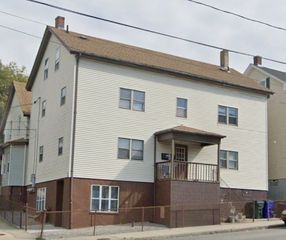 64 Hunter 1 NORTH, Fall River, MA 02721