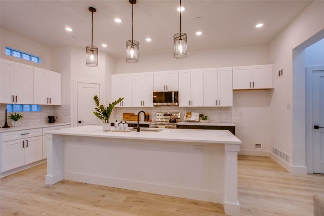 2130 Shea Road 1002, Dallas, TX 75235