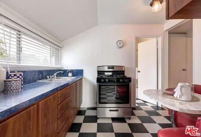 1921 6th Street, Santa Monica, CA 90405