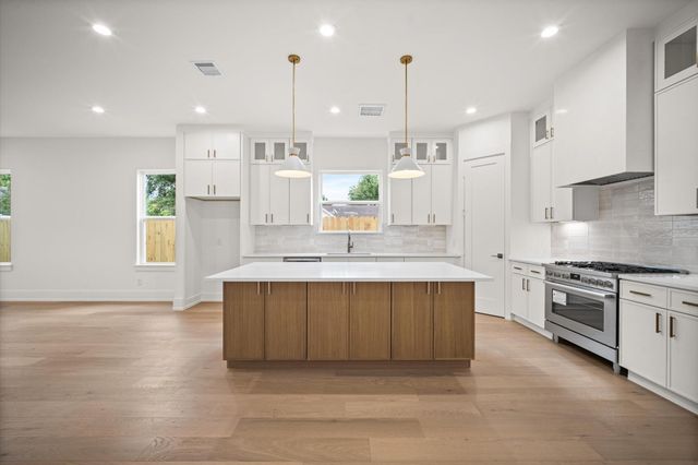 806 Milwaukee Street, Houston, TX 77009