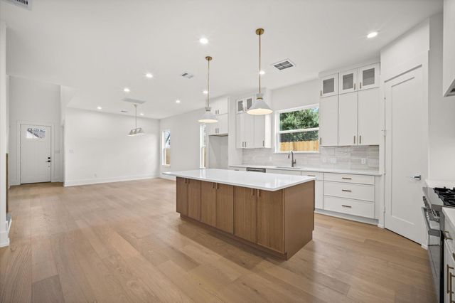 806 Milwaukee Street, Houston, TX 77009