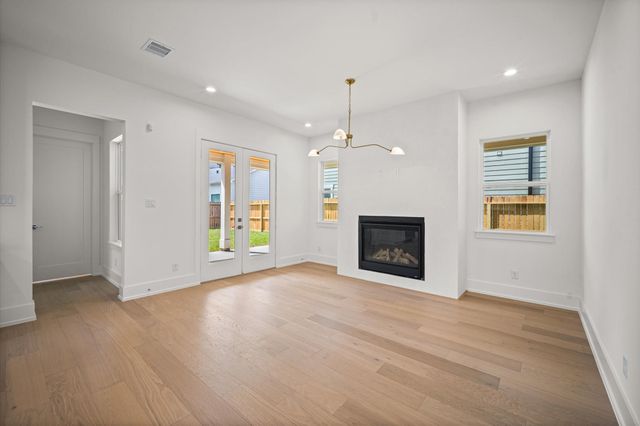 806 Milwaukee Street, Houston, TX 77009