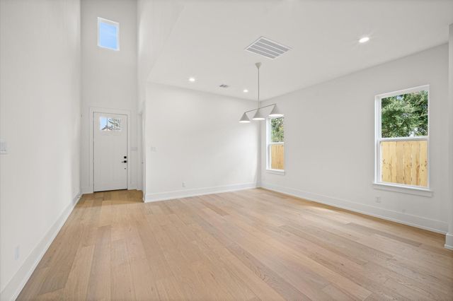 806 Milwaukee Street, Houston, TX 77009