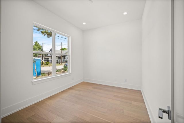 806 Milwaukee Street, Houston, TX 77009