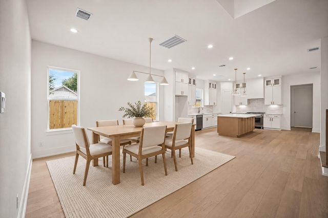 806 Milwaukee Street, Houston, TX 77009