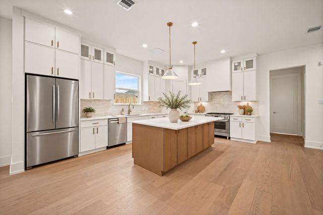 806 Milwaukee Street, Houston, TX 77009