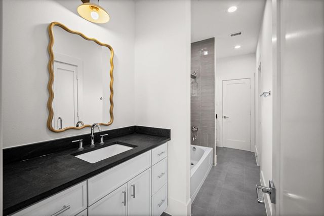 806 Milwaukee Street, Houston, TX 77009