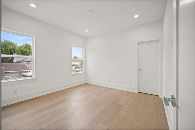 806 Milwaukee Street, Houston, TX 77009