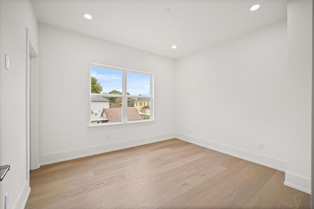 806 Milwaukee Street, Houston, TX 77009