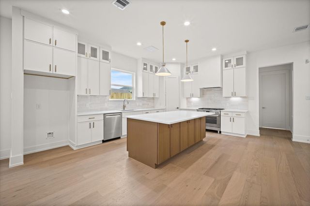 806 Milwaukee Street, Houston, TX 77009