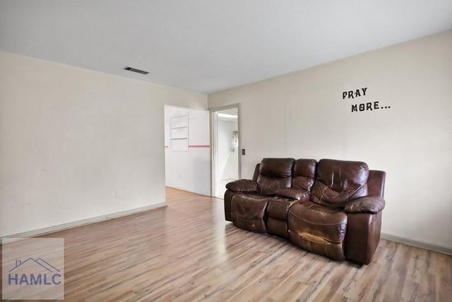 985 Seven Oaks Road, Jesup, GA 31546