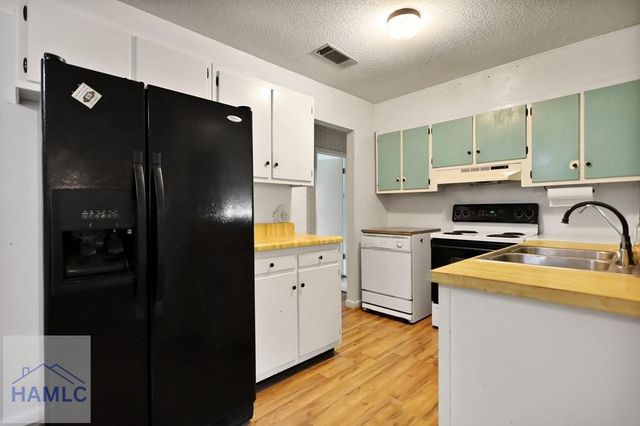 985 Seven Oaks Road, Jesup, GA 31546