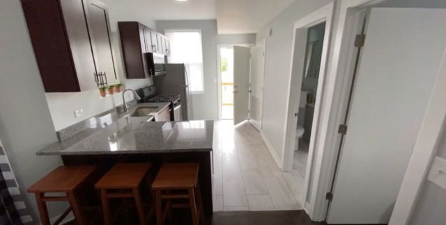 3123 W Monroe Street 2W, Chicago, IL 60612