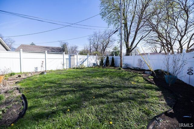 3215 S Southwest Drive, Muncie, IN 47302