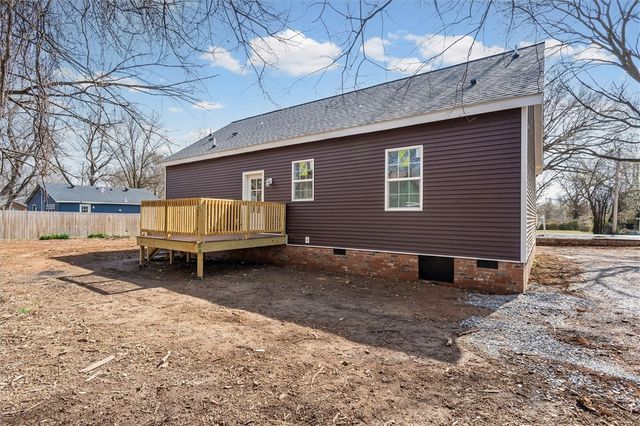 262 Dallas Street SW, Gravette, AR 72736