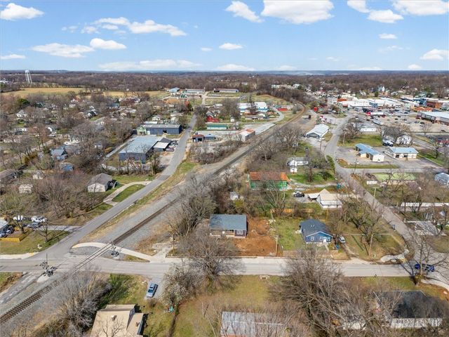 262 Dallas Street SW, Gravette, AR 72736