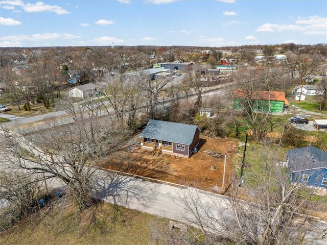 262 Dallas Street SW, Gravette, AR 72736