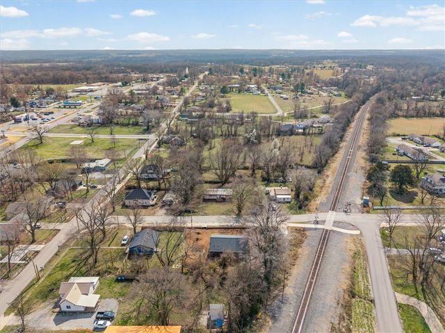 262 Dallas Street SW, Gravette, AR 72736