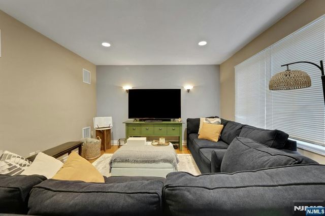 93 Richmond Street, Lodi, NJ 07644