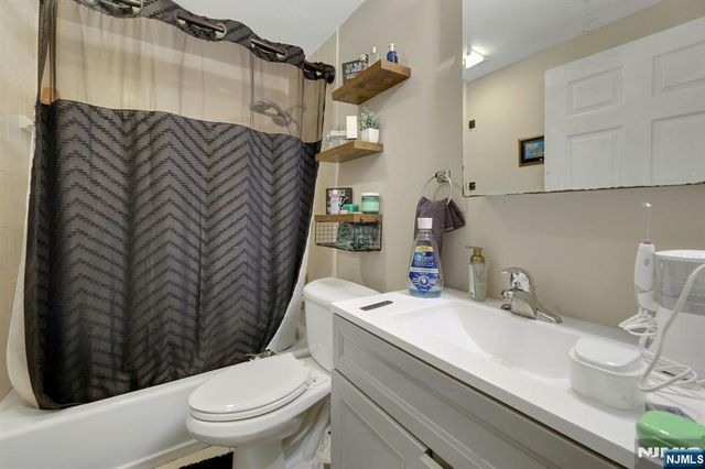 93 Richmond Street, Lodi, NJ 07644