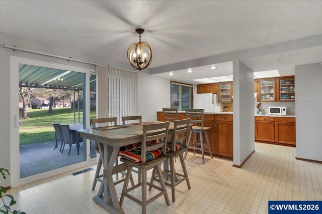 1851 Lexington Cir SE, Salem, OR 97306