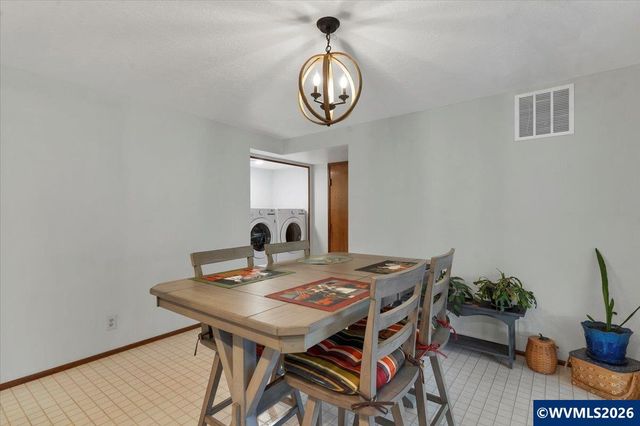 1851 Lexington Cir SE, Salem, OR 97306