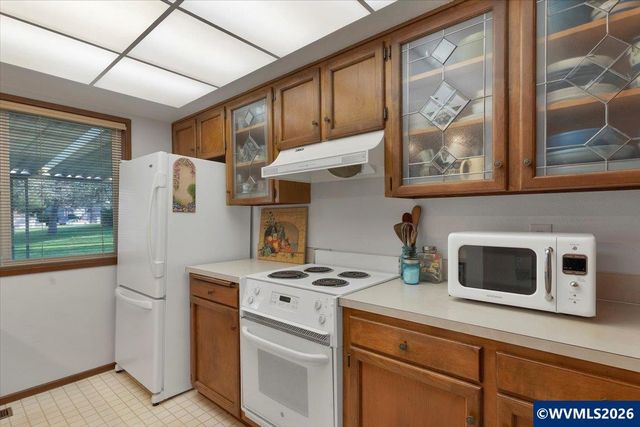 1851 Lexington Cir SE, Salem, OR 97306