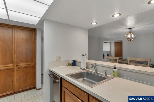 1851 Lexington Cir SE, Salem, OR 97306