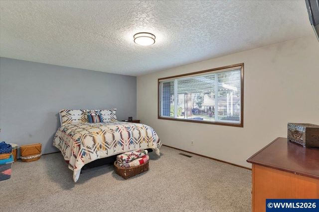 1851 Lexington Cir SE, Salem, OR 97306