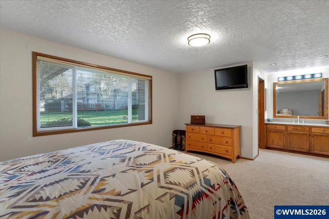 1851 Lexington Cir SE, Salem, OR 97306