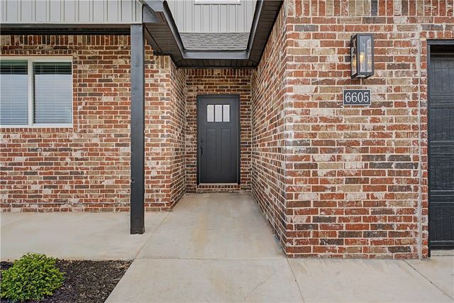 6605 SW Crabapple Street, Bentonville, AR 72712