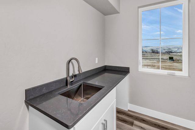 1660 8 Road, Mack, CO 81525