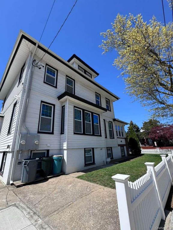 2 Leach Street, Lynbrook, NY 11563