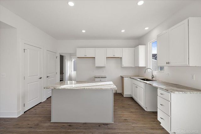 1712 W 12 Mile Road, Royal Oak, MI 48073