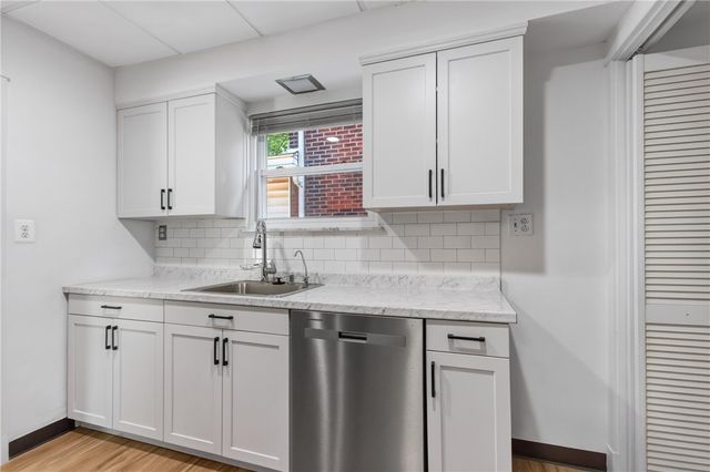5735 Pocusset St, Squirrel Hill, PA 15217
