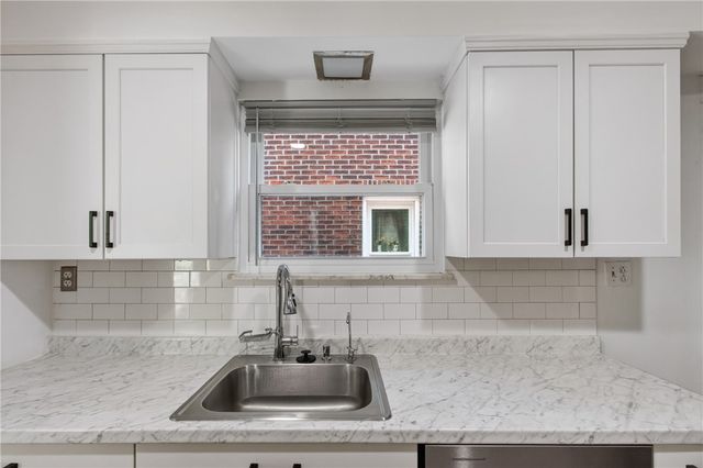 5735 Pocusset St, Squirrel Hill, PA 15217