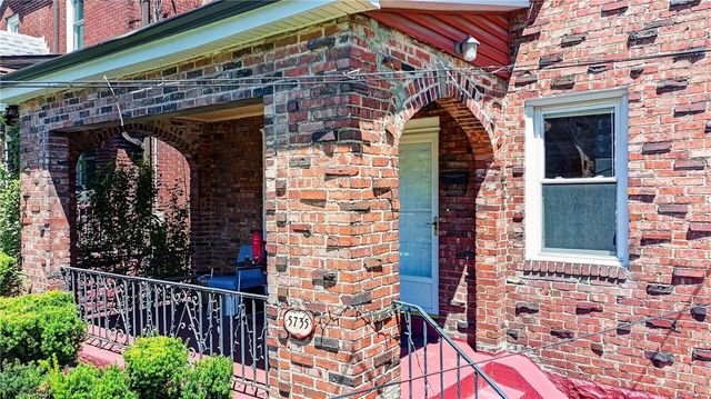 5735 Pocusset St, Squirrel Hill, PA 15217