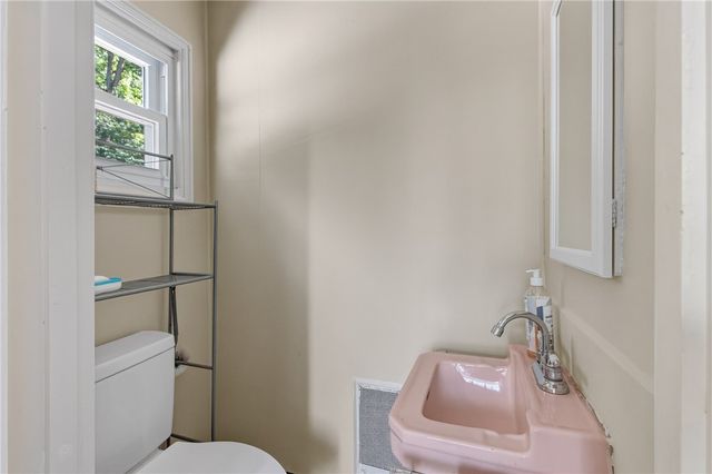 5735 Pocusset St, Squirrel Hill, PA 15217