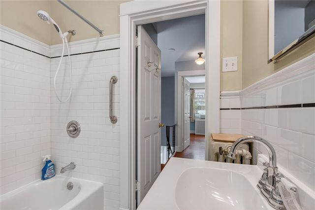 5735 Pocusset St, Squirrel Hill, PA 15217