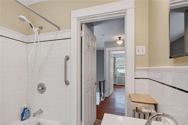 5735 Pocusset St, Squirrel Hill, PA 15217
