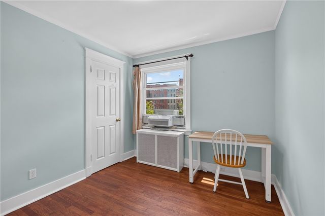 5735 Pocusset St, Squirrel Hill, PA 15217