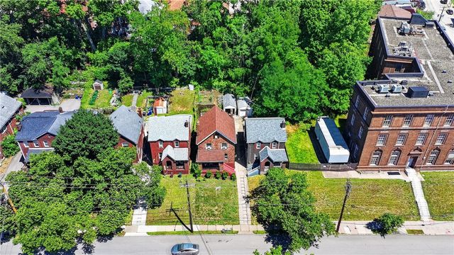5735 Pocusset St, Squirrel Hill, PA 15217