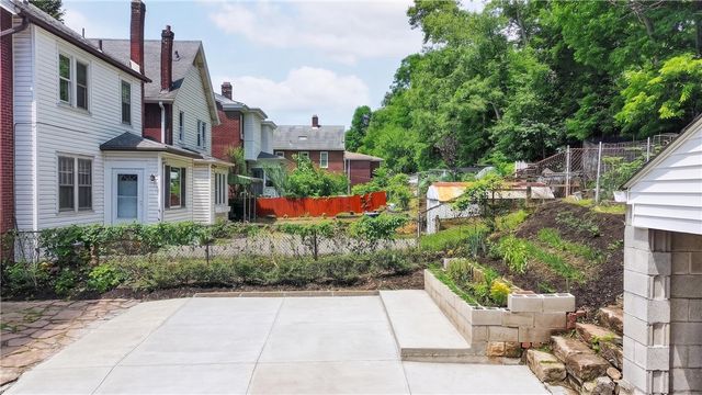 5735 Pocusset St, Squirrel Hill, PA 15217