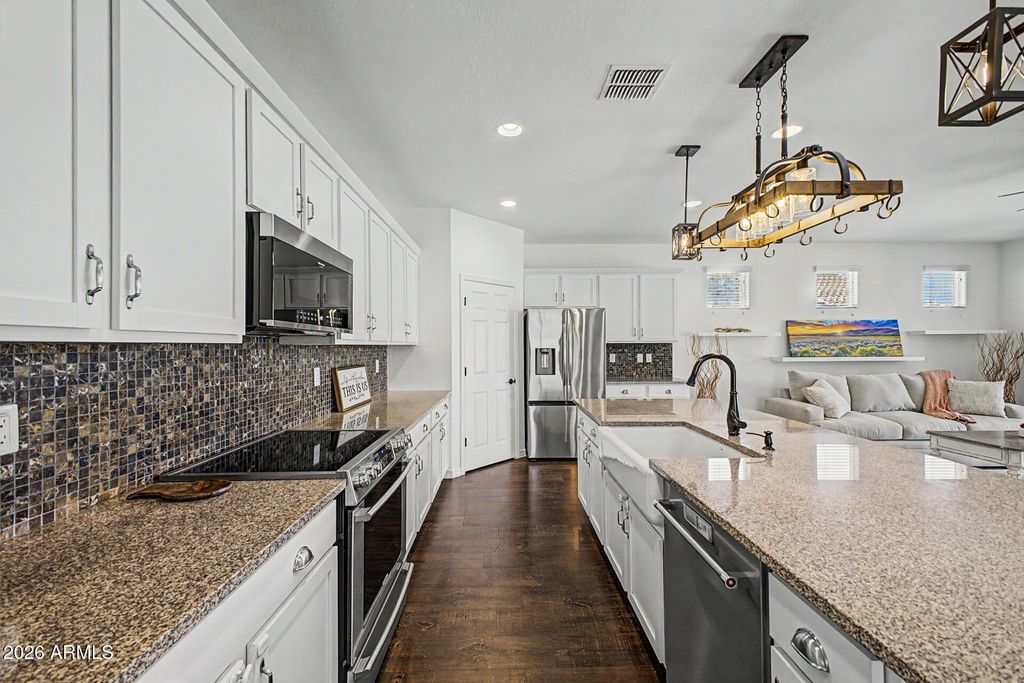 Image 11 of property listing at 3319 W FAWN Drive, Laveen, AZ 85339