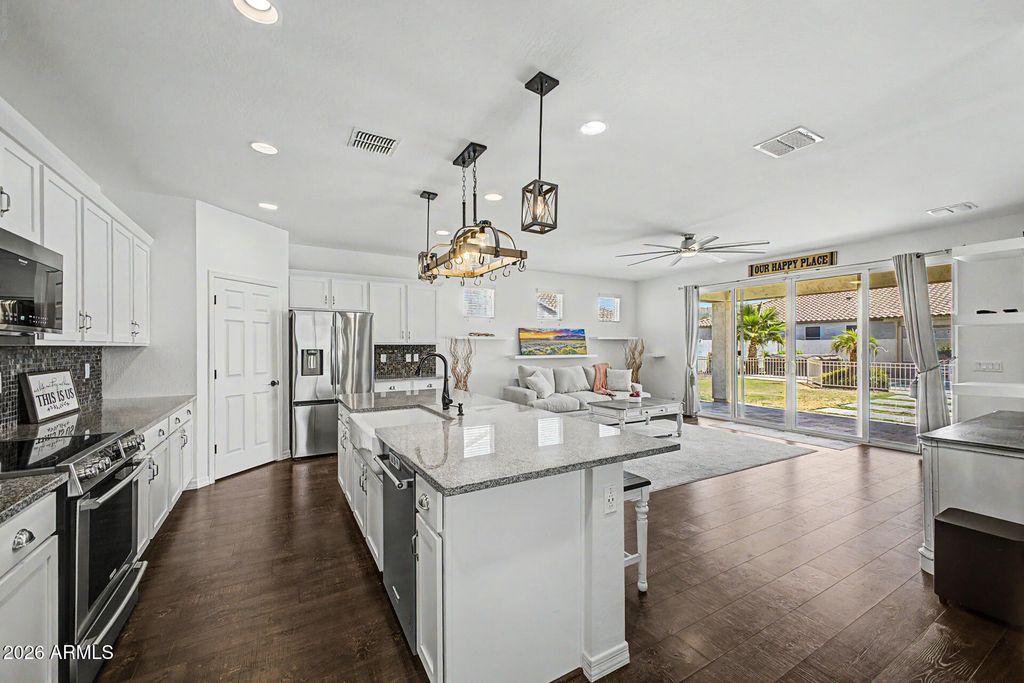 Image 3 of property listing at 3319 W FAWN Drive, Laveen, AZ 85339