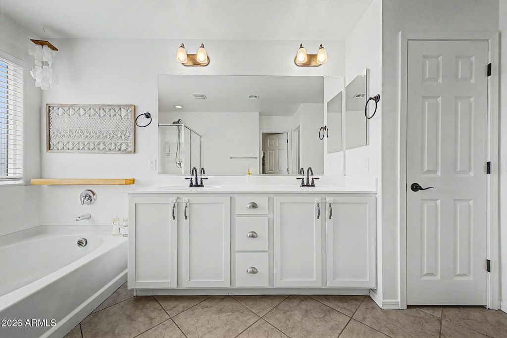 Image 33 of property listing at 3319 W FAWN Drive, Laveen, AZ 85339