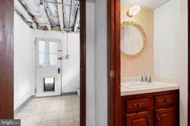 5020 DERMOND RD, Drexel Hill, PA 19026