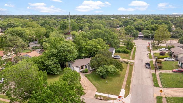 8033 Komalty Drive, Dallas, TX 75217